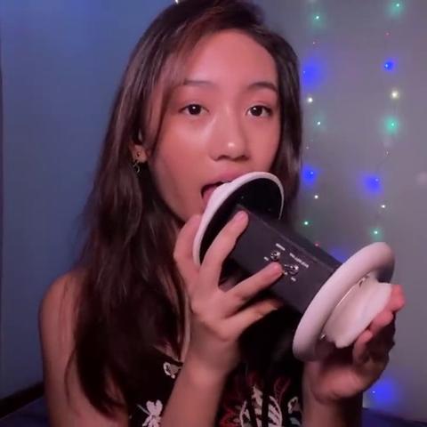 Moon Blitz Asmr – Ear Licking And Ear Fluttering