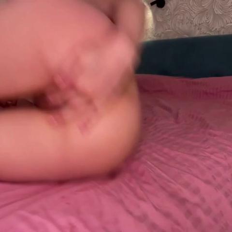 Coyness_Geneva – Fingers Pussy & Rubs Asshole