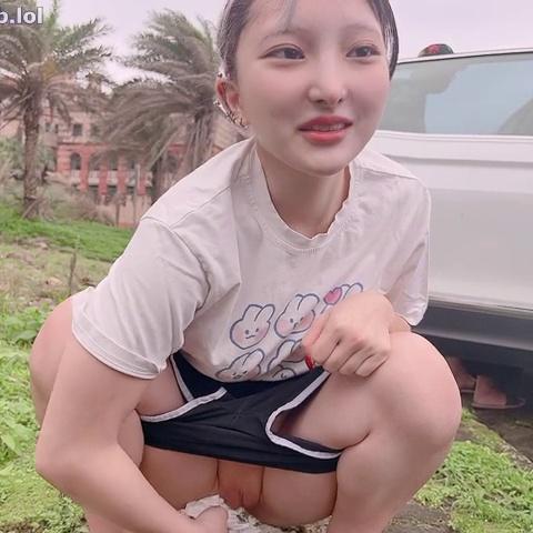 Siao Ding Urinating In The Street