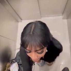 Kimmy696 Blowjob In Elevator